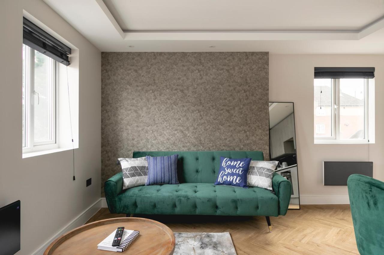 Skyvillion - Cozy Large 4 & 1 Bed In Enfield, Mins To Tube Station, Free Wi-fi Londra