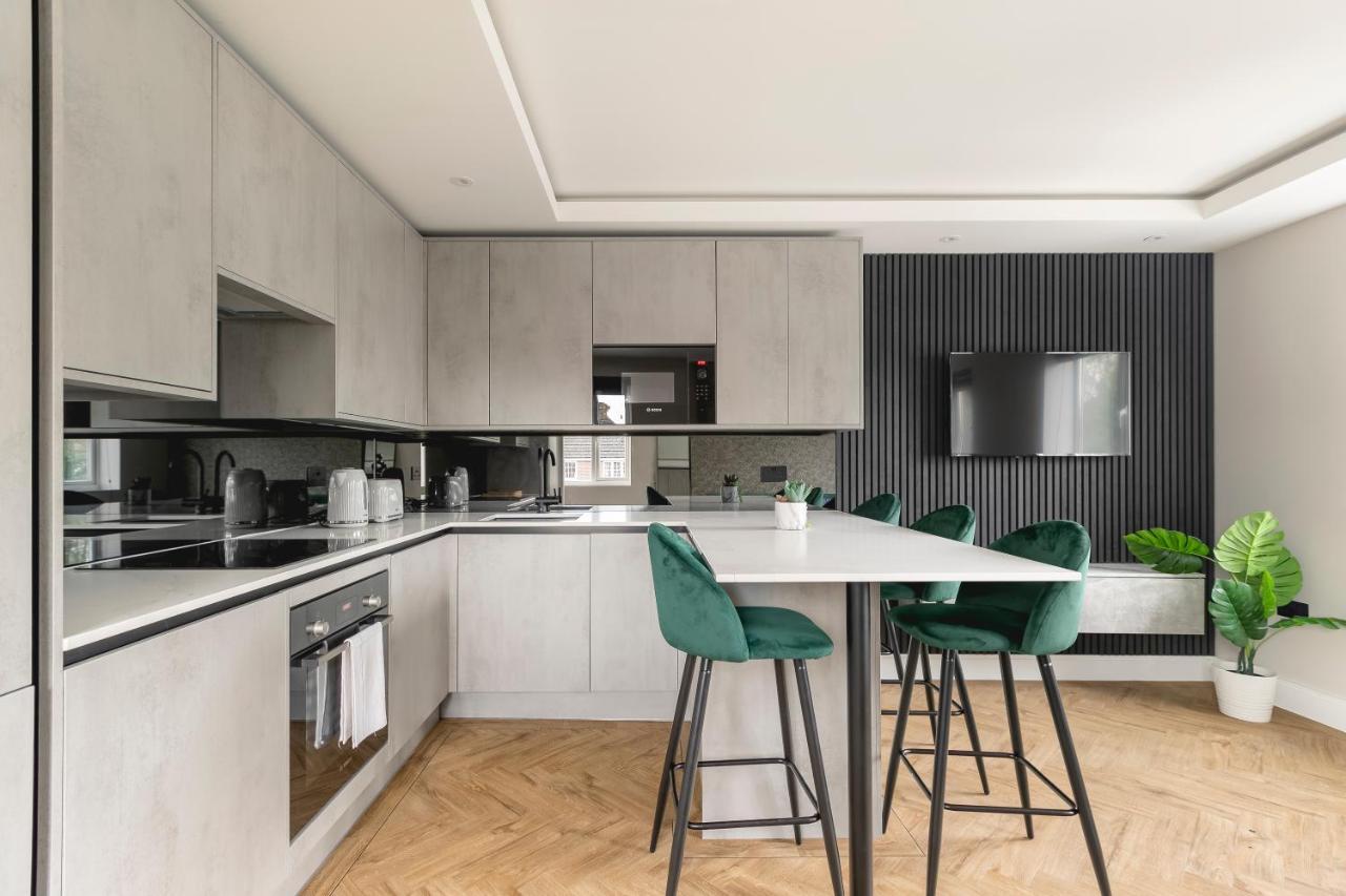Skyvillion - Cozy Large 4 & 1 Bed In Enfield, Mins To Tube Station, Free Wi-fi Apartament *