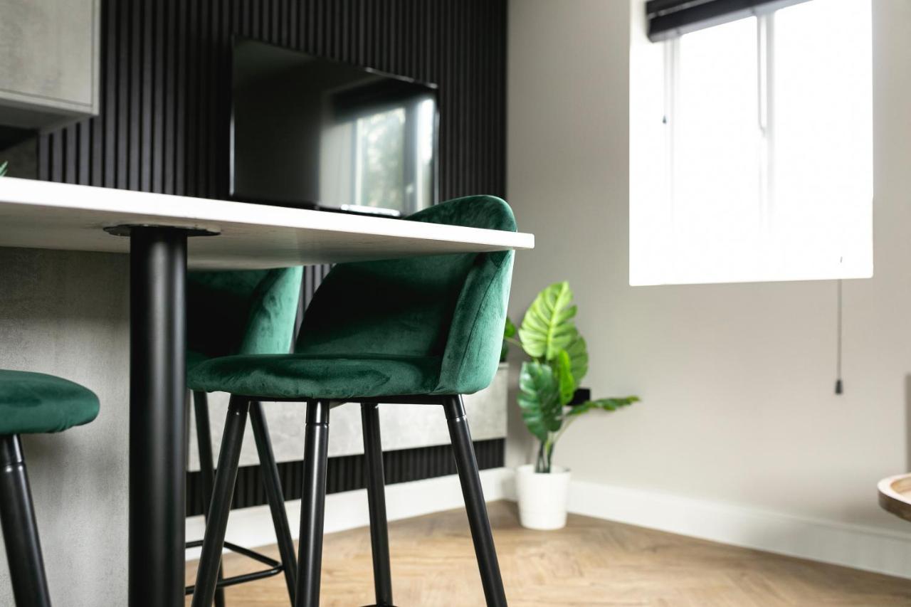 Apartament Skyvillion - Cozy Large 4 & 1 Bed In Enfield, Mins To Tube Station, Free Wi-fi