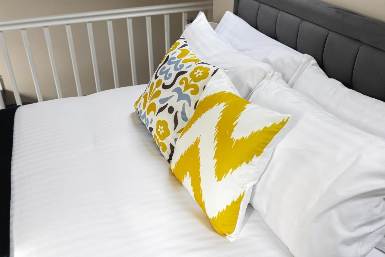 Apartament Skyvillion - Cozy Large 4 & 1 Bed In Enfield, Mins To Tube Station, Free Wi-fi