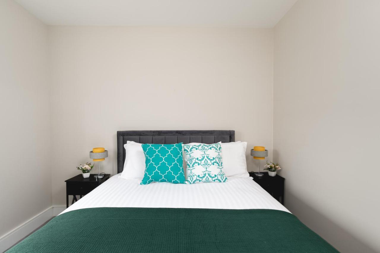 Skyvillion - Cozy Large 4 & 1 Bed In Enfield, Mins To Tube Station, Free Wi-fi Apartament Londra