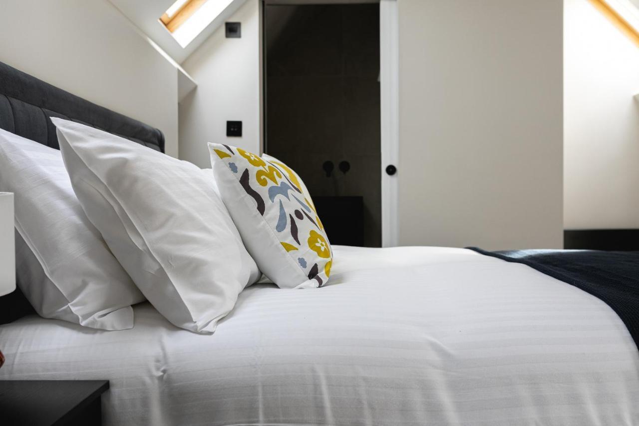 Skyvillion - Cozy Large 4 & 1 Bed In Enfield, Mins To Tube Station, Free Wi-fi Londra