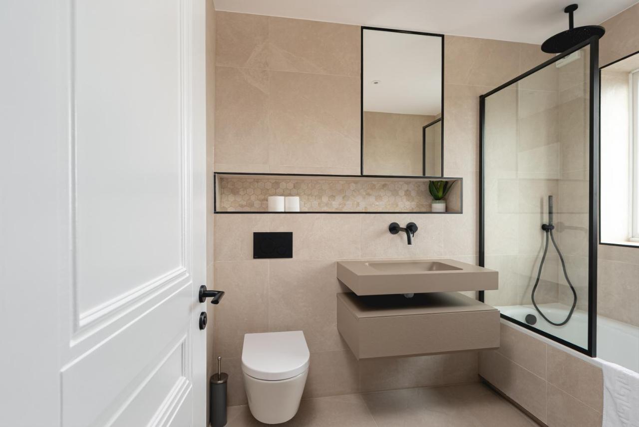 Apartament Skyvillion - Cozy Large 4 & 1 Bed In Enfield, Mins To Tube Station, Free Wi-fi Londra