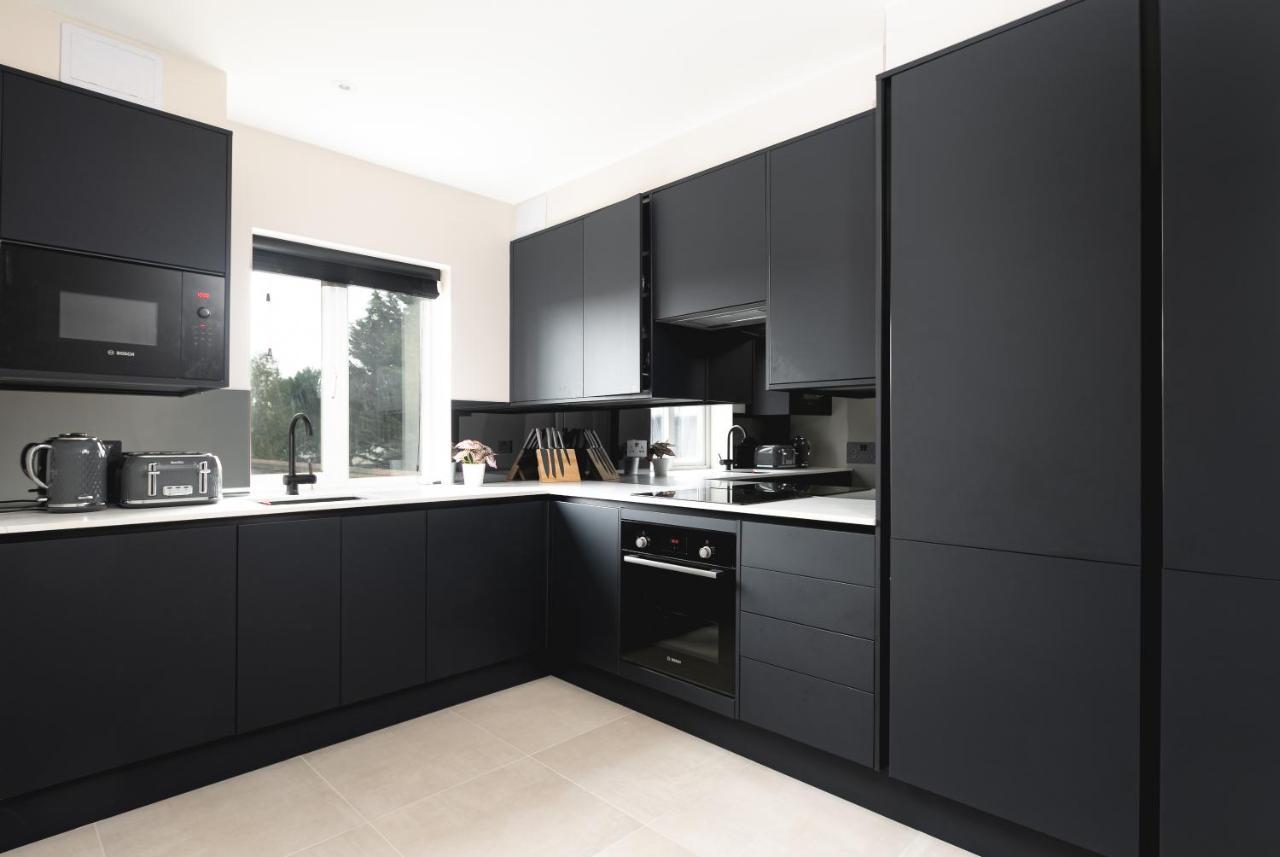 Skyvillion - Cozy Large 4 & 1 Bed In Enfield, Mins To Tube Station, Free Wi-fi Apartament Londra