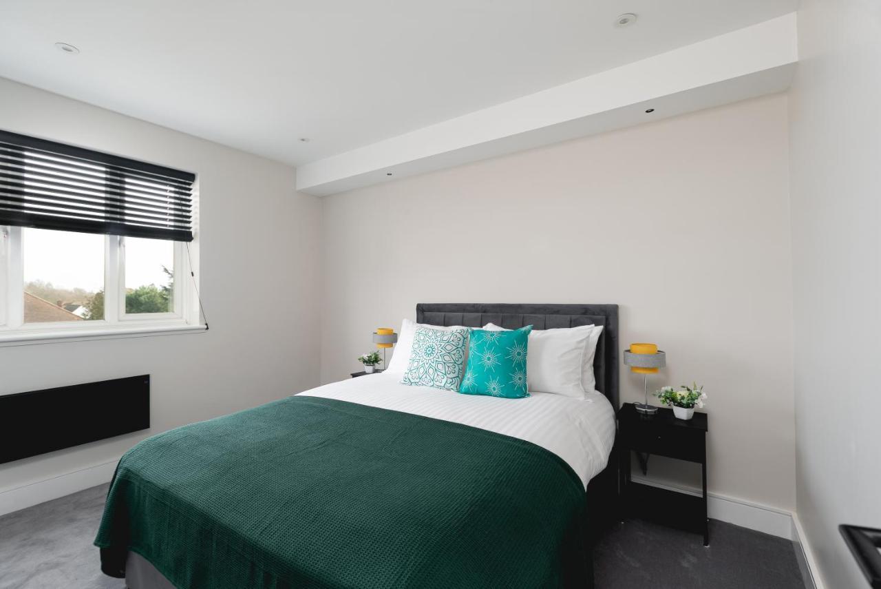 Apartament Skyvillion - Cozy Large 4 & 1 Bed In Enfield, Mins To Tube Station, Free Wi-fi Londra