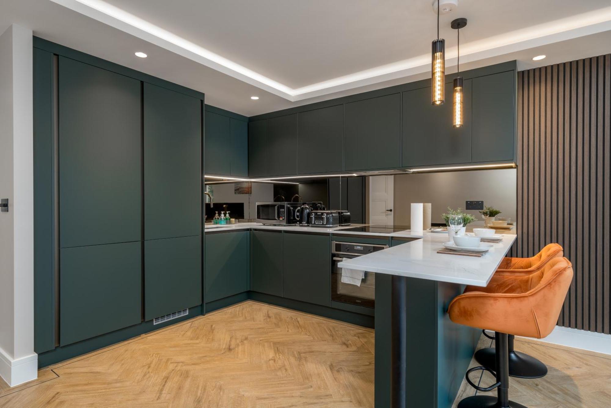 Apartament Skyvillion - Cozy Large 4 & 1 Bed In Enfield, Mins To Tube Station, Free Wi-fi Londra