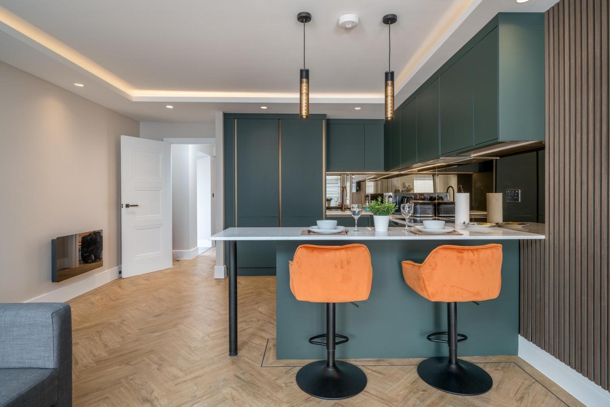 Skyvillion - Cozy Large 4 & 1 Bed In Enfield, Mins To Tube Station, Free Wi-fi Apartament