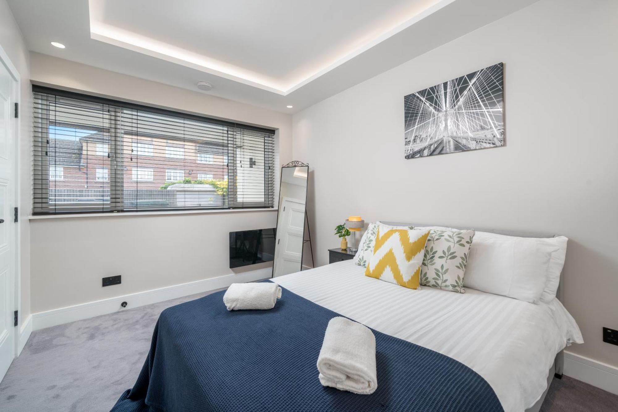 Skyvillion - Cozy Large 4 & 1 Bed In Enfield, Mins To Tube Station, Free Wi-fi Apartament *