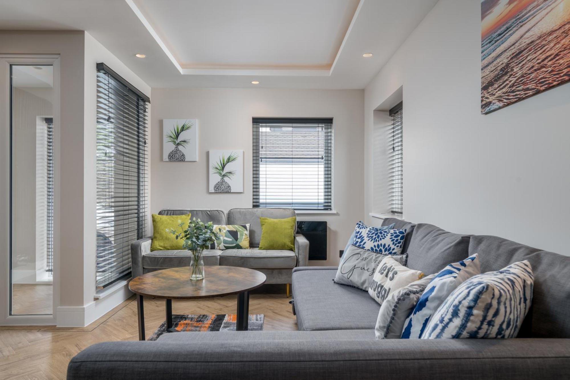 Apartament Skyvillion - Cozy Large 4 & 1 Bed In Enfield, Mins To Tube Station, Free Wi-fi Londra