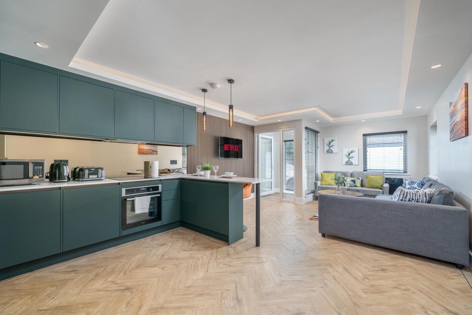 Skyvillion - Cozy Large 4 & 1 Bed In Enfield, Mins To Tube Station, Free Wi-fi * Londra